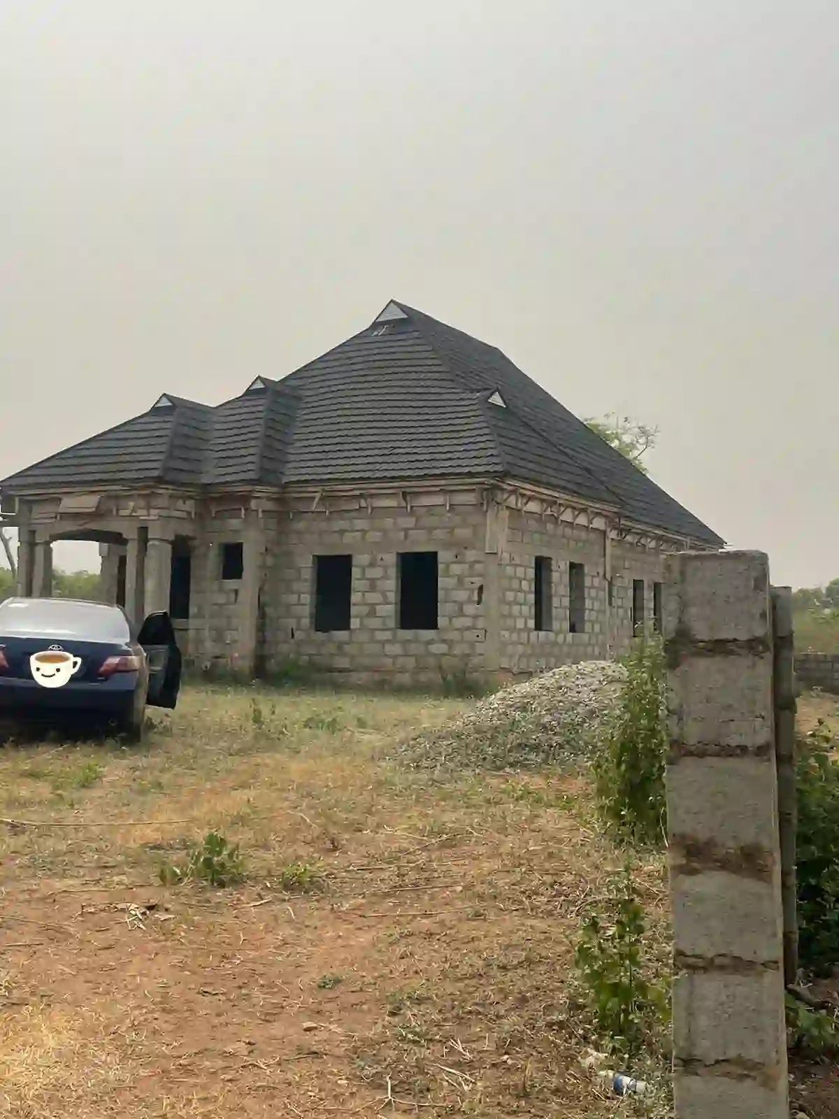 For sale, 4 bedroom flat at Akepe Roolu estate with original survey, receipt, agreement